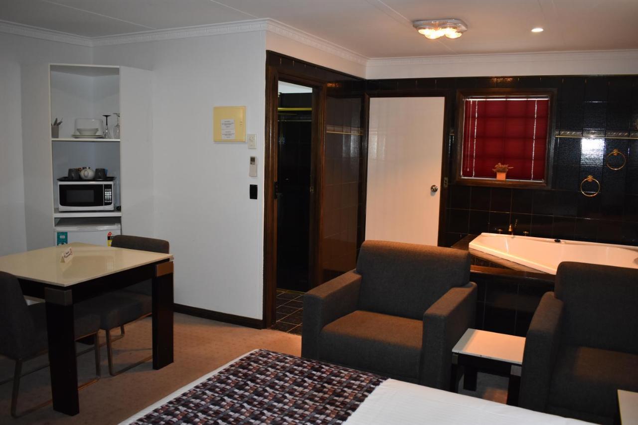 Roundhouse Motel Peterborough Eksteriør billede